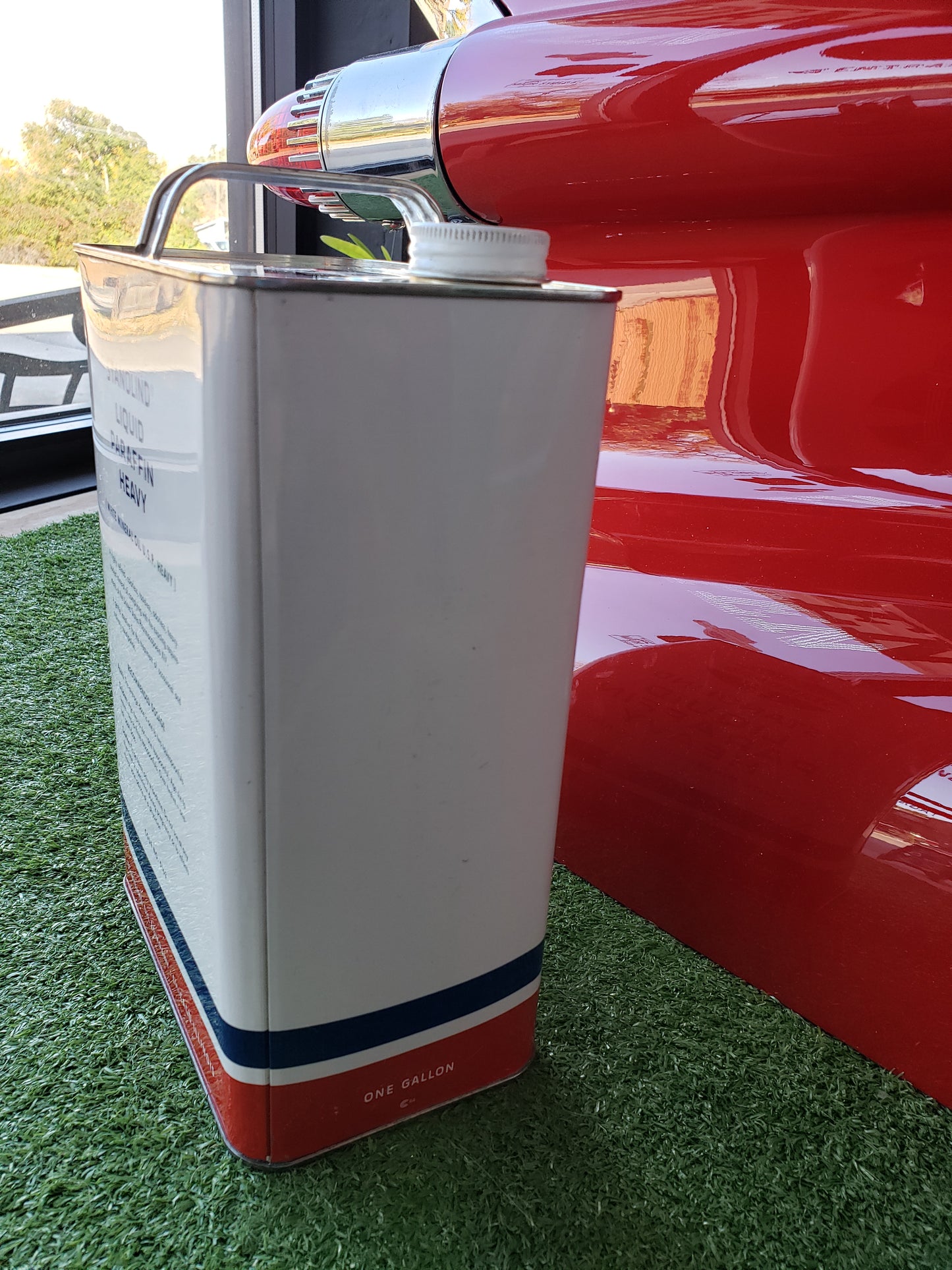 Standard Stanolind gallon can