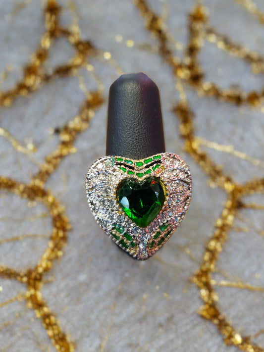 Heart Shaped .925 ring green accents Size 7