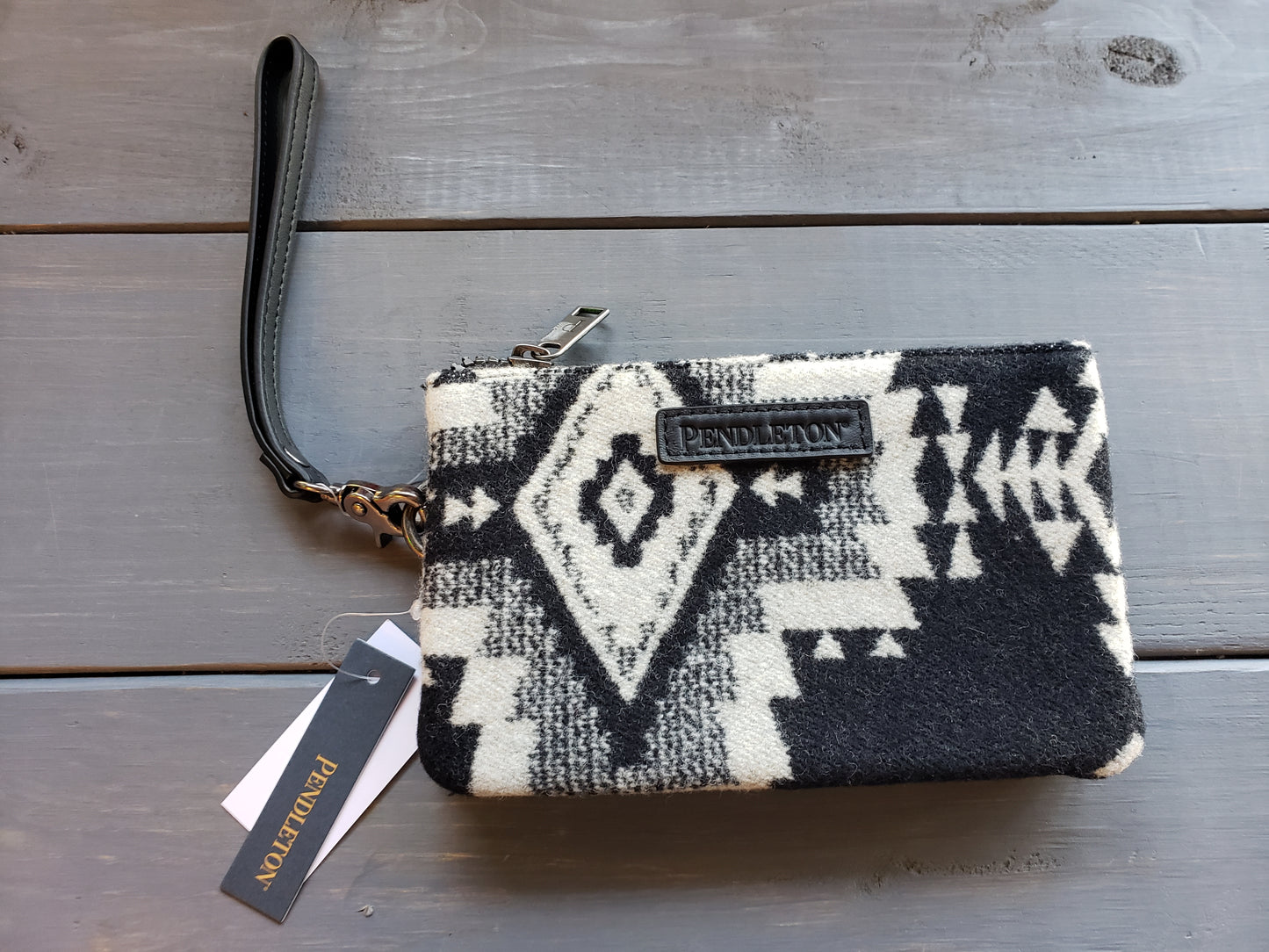 Pendleton Rock Point Black Three pocket Keeper