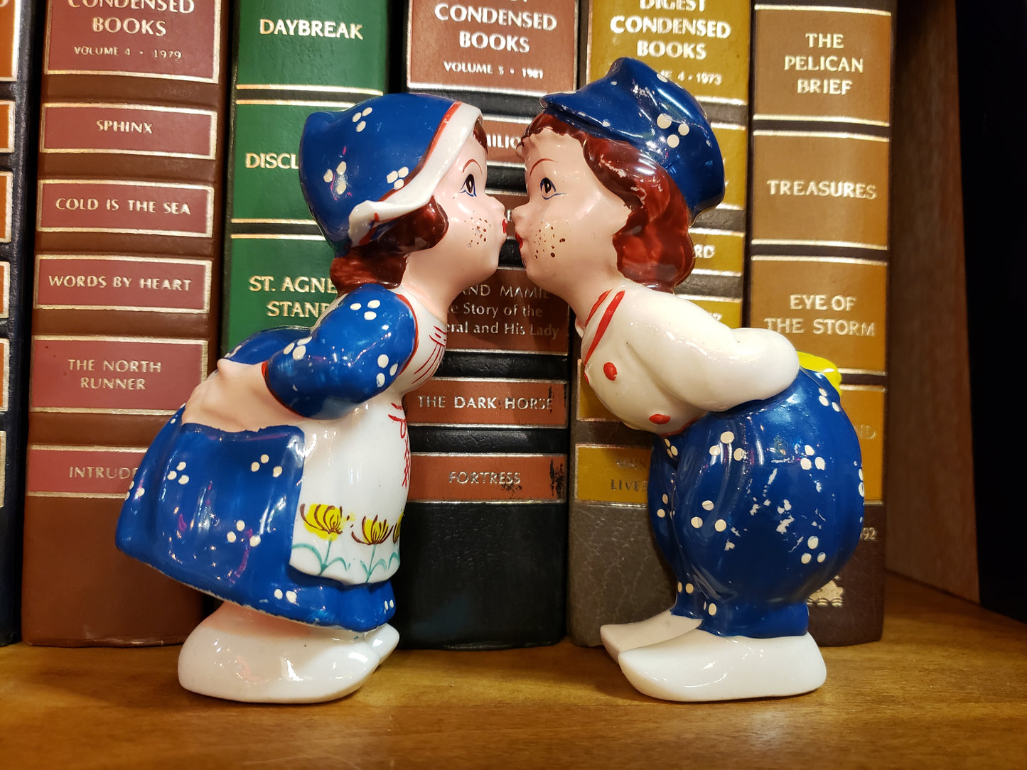Kissing Dutch Boy and Girl figurines