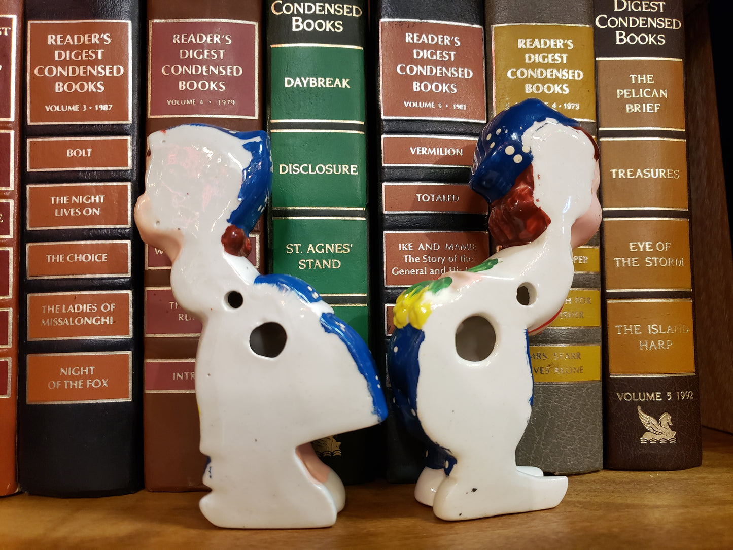 Kissing Dutch Boy and Girl figurines