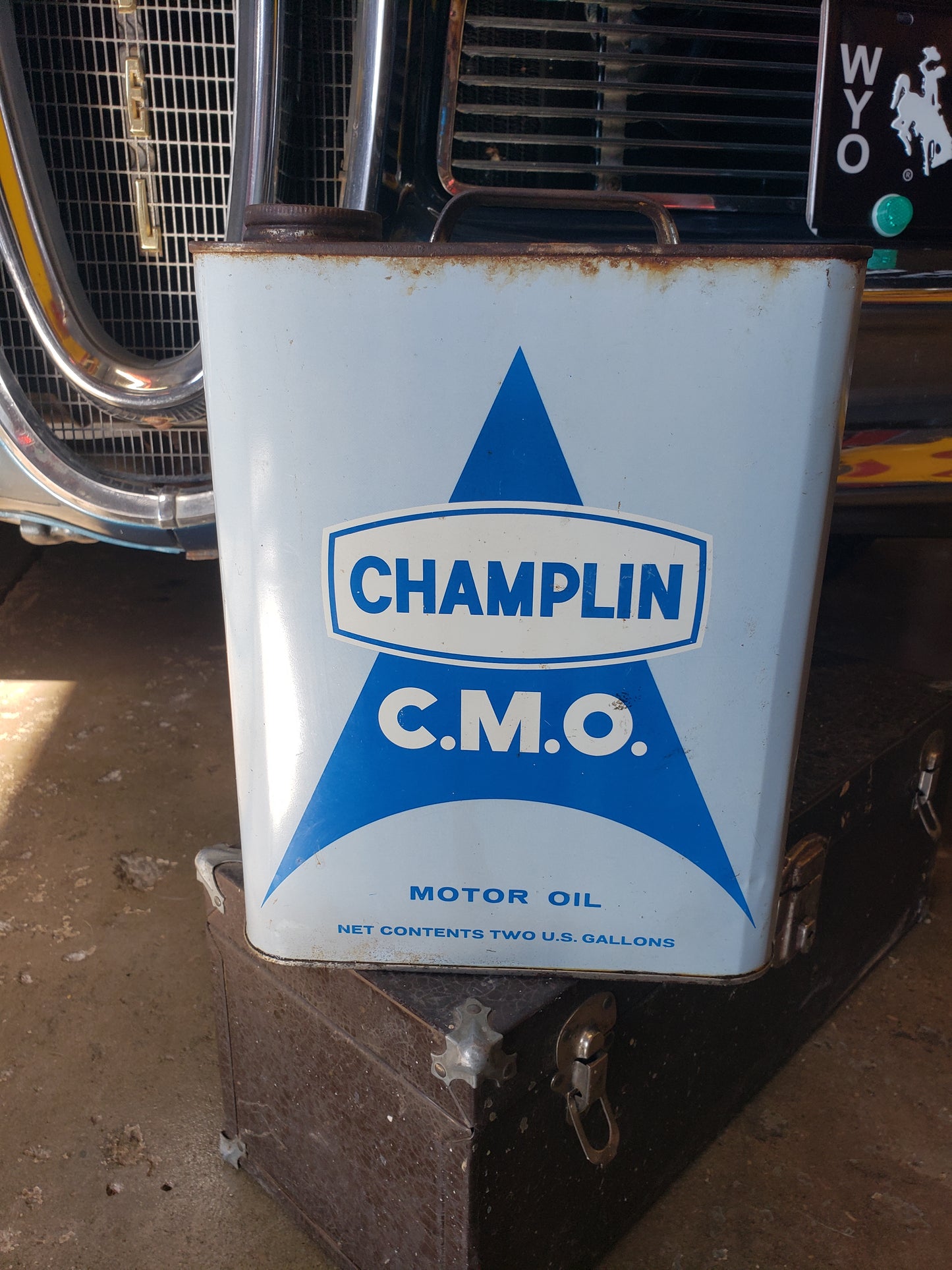 Champlin C.M.O. motor oil 2 gallon can