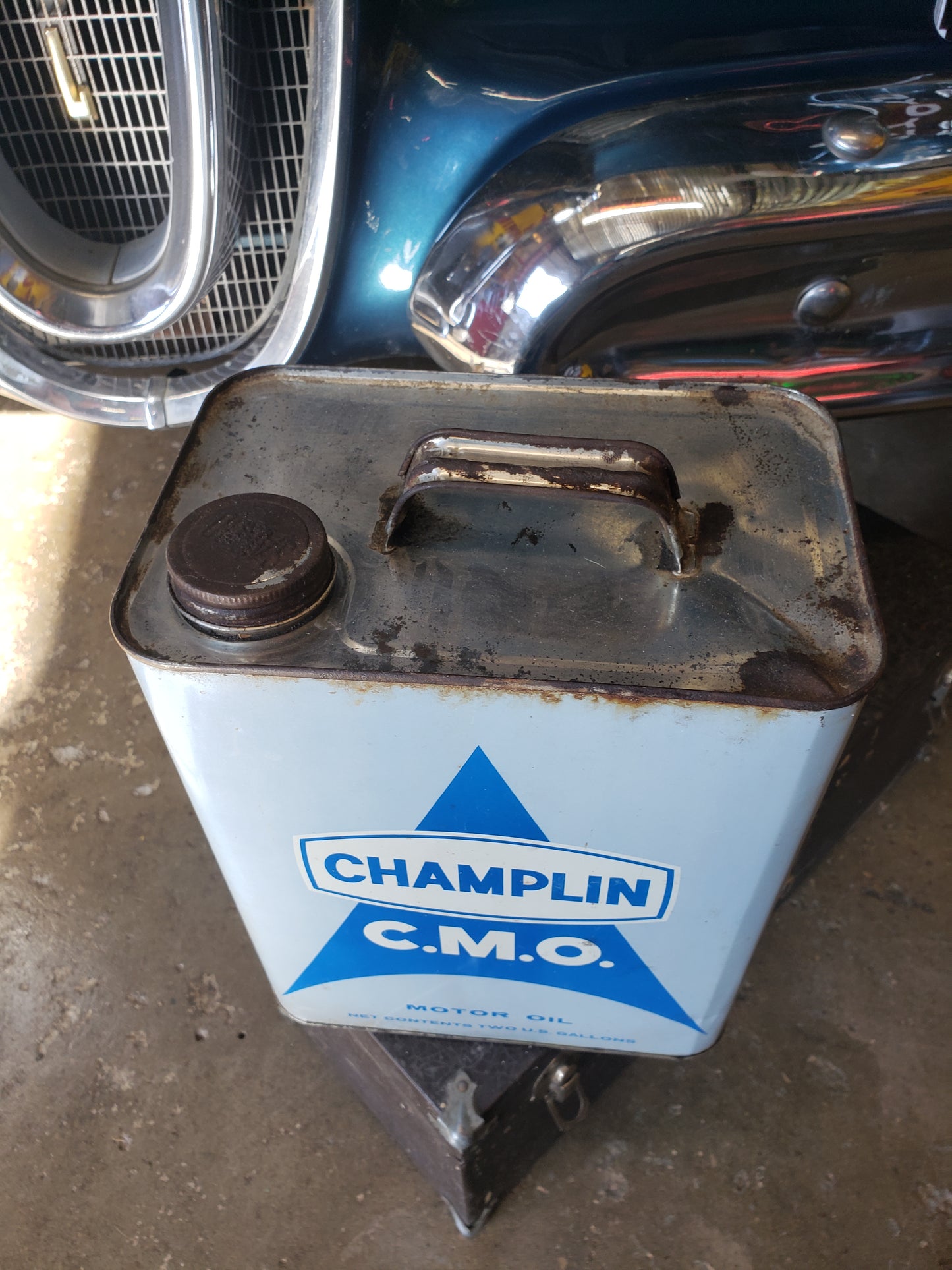 Champlin C.M.O. motor oil 2 gallon can