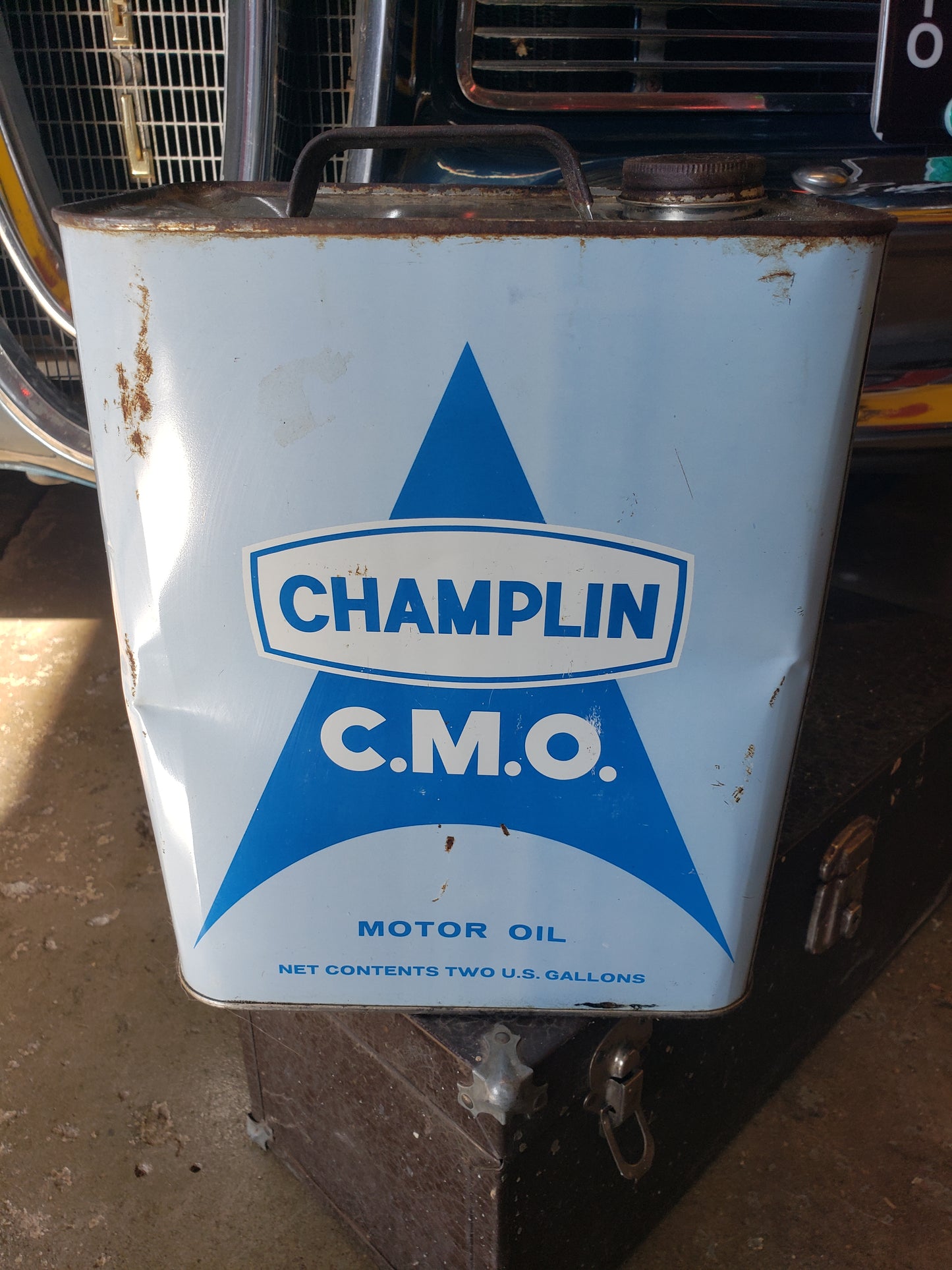 Champlin C.M.O. motor oil 2 gallon can