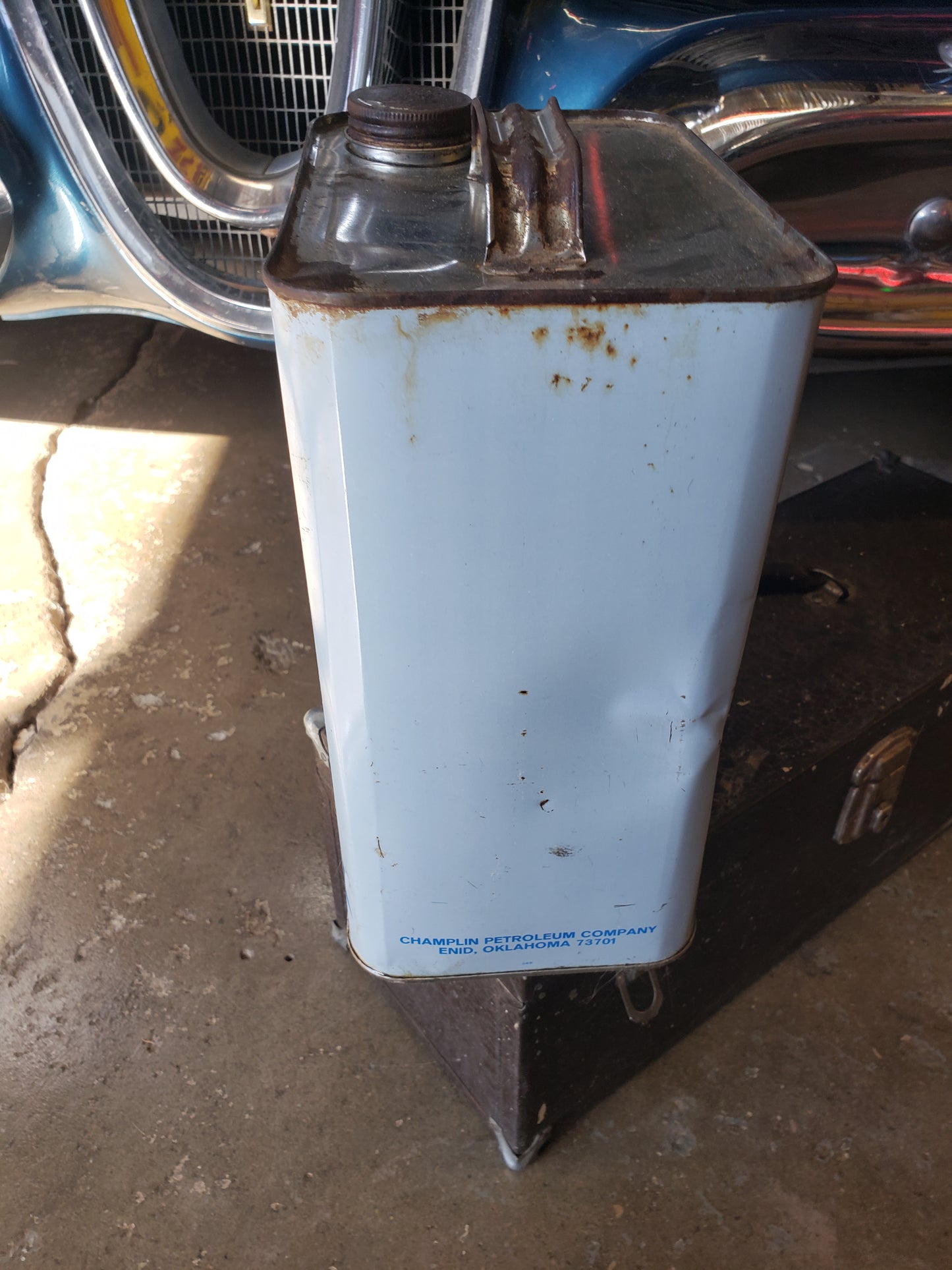 Champlin C.M.O. motor oil 2 gallon can