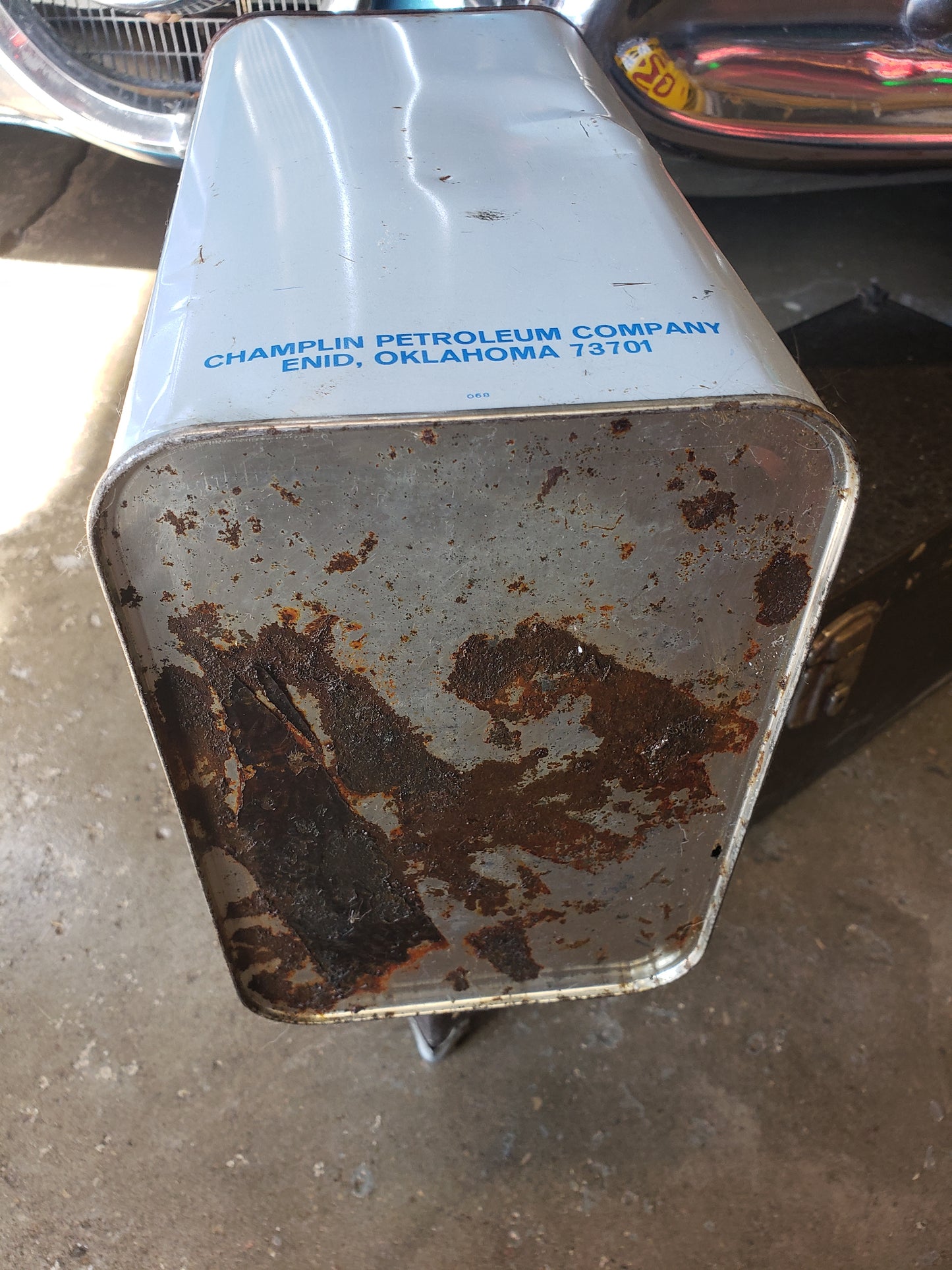 Champlin C.M.O. motor oil 2 gallon can