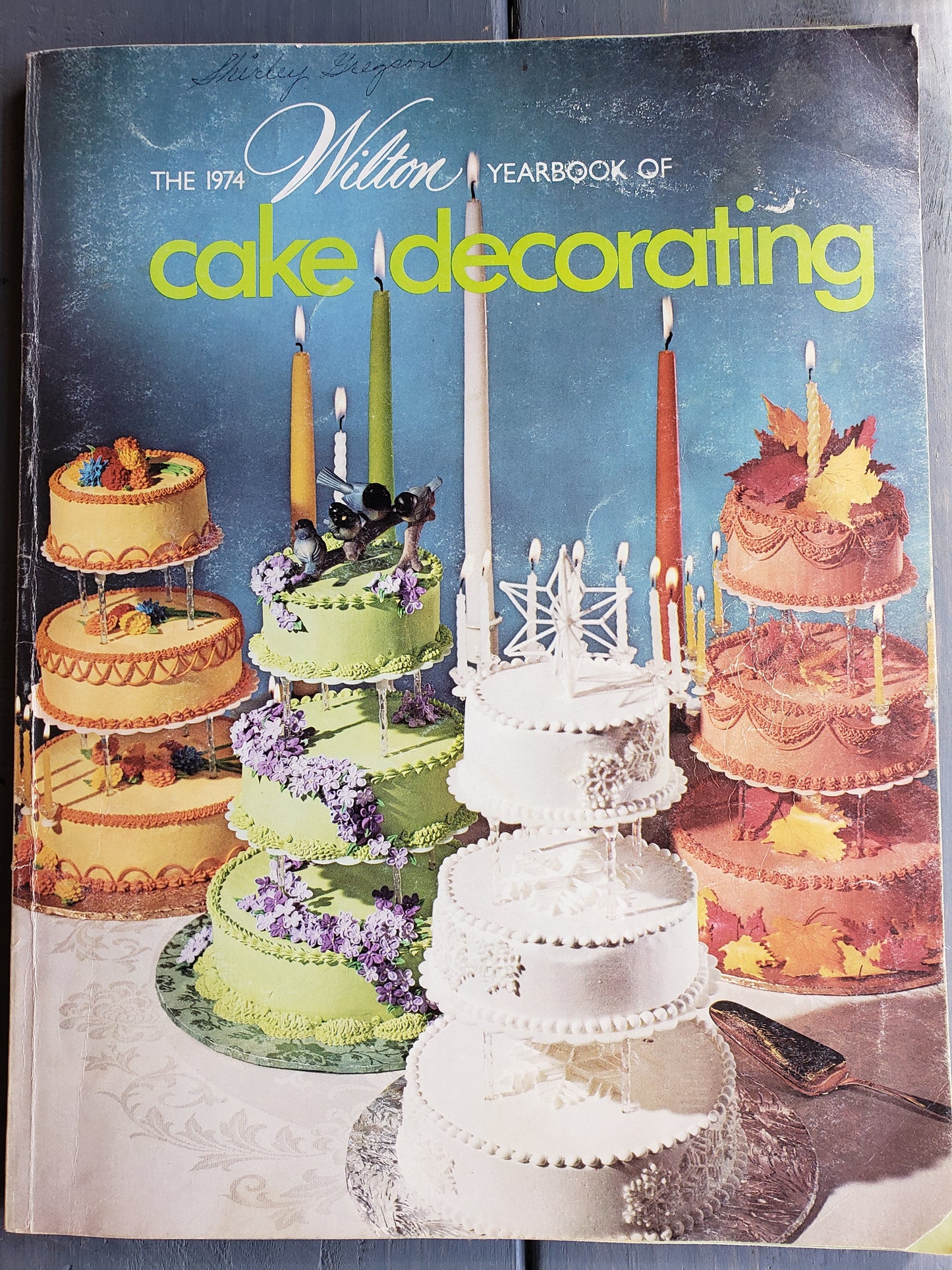 1974 Wilton yearbook of Cake Decorating