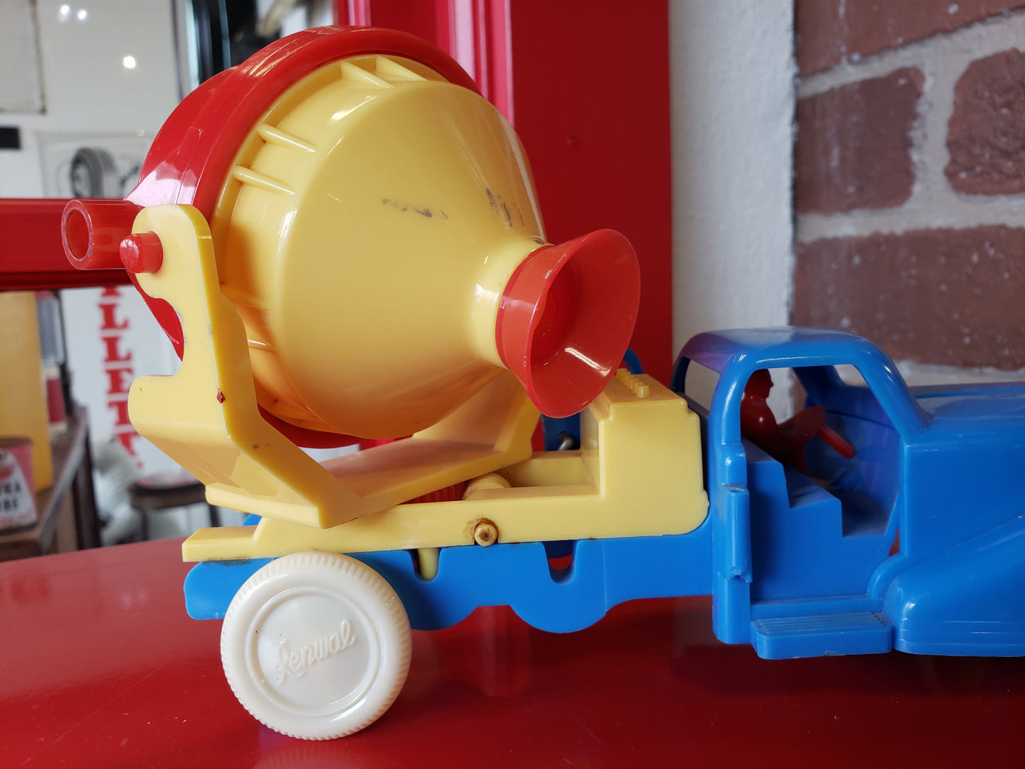 Renwal Cement Mixer truck (missing a door)