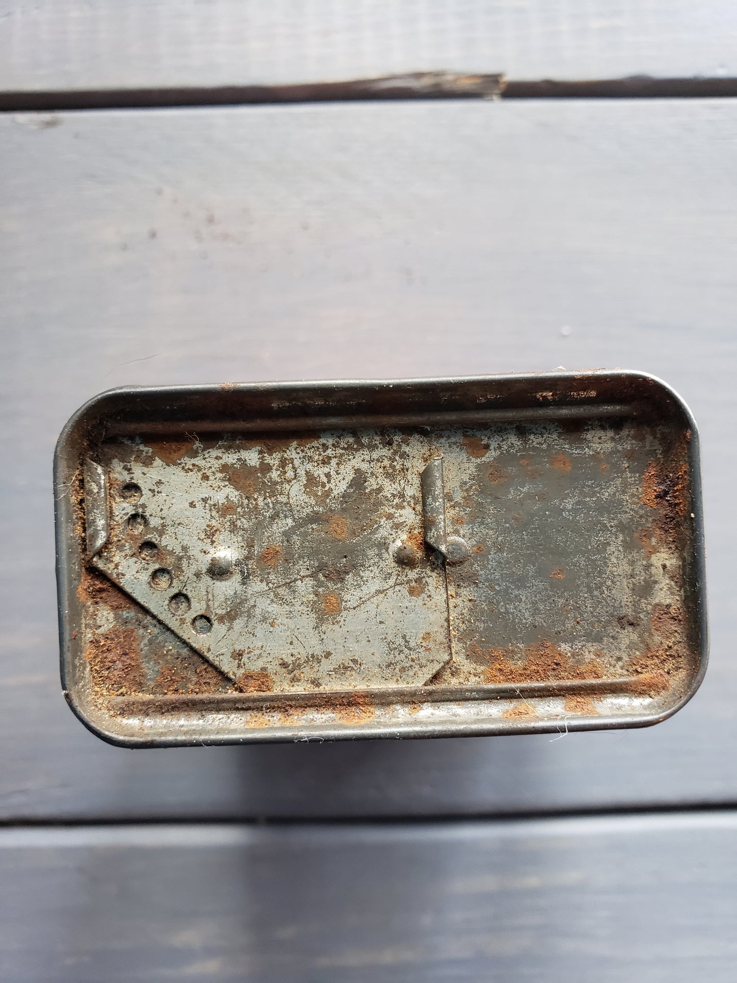 Crown Colony Cayenne spice tin