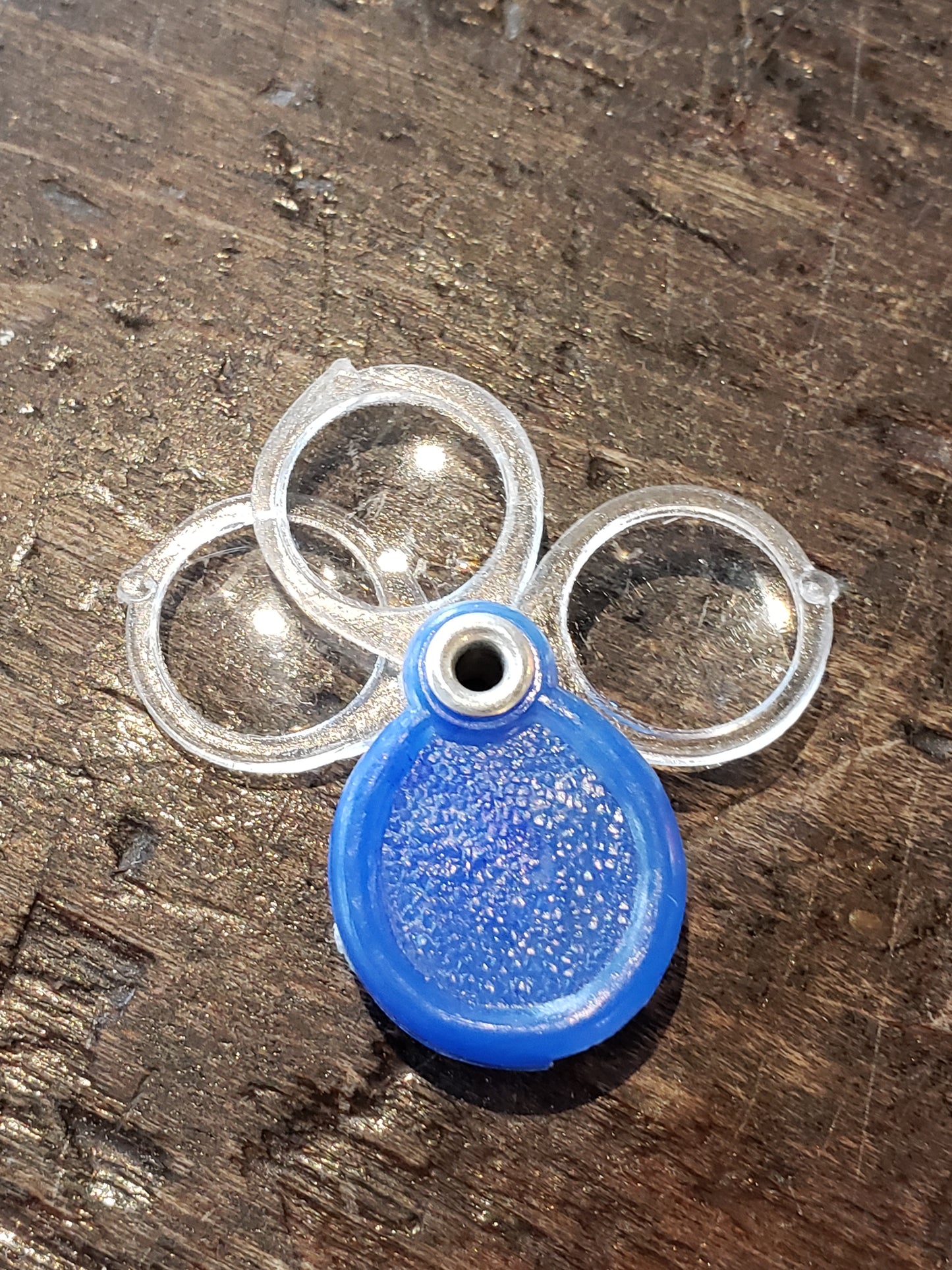 Cracker jack toy magnifier
