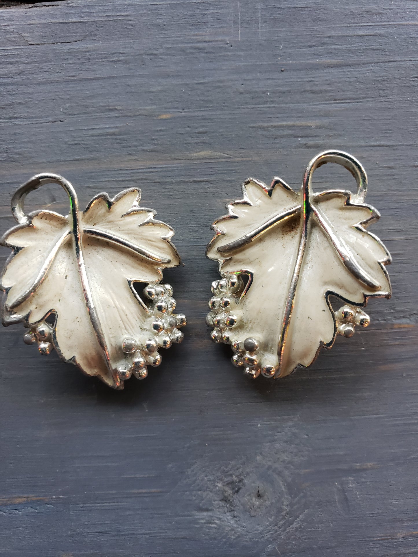 Sarah Coventry White Leaf Necklace and Clip on Earring Set
