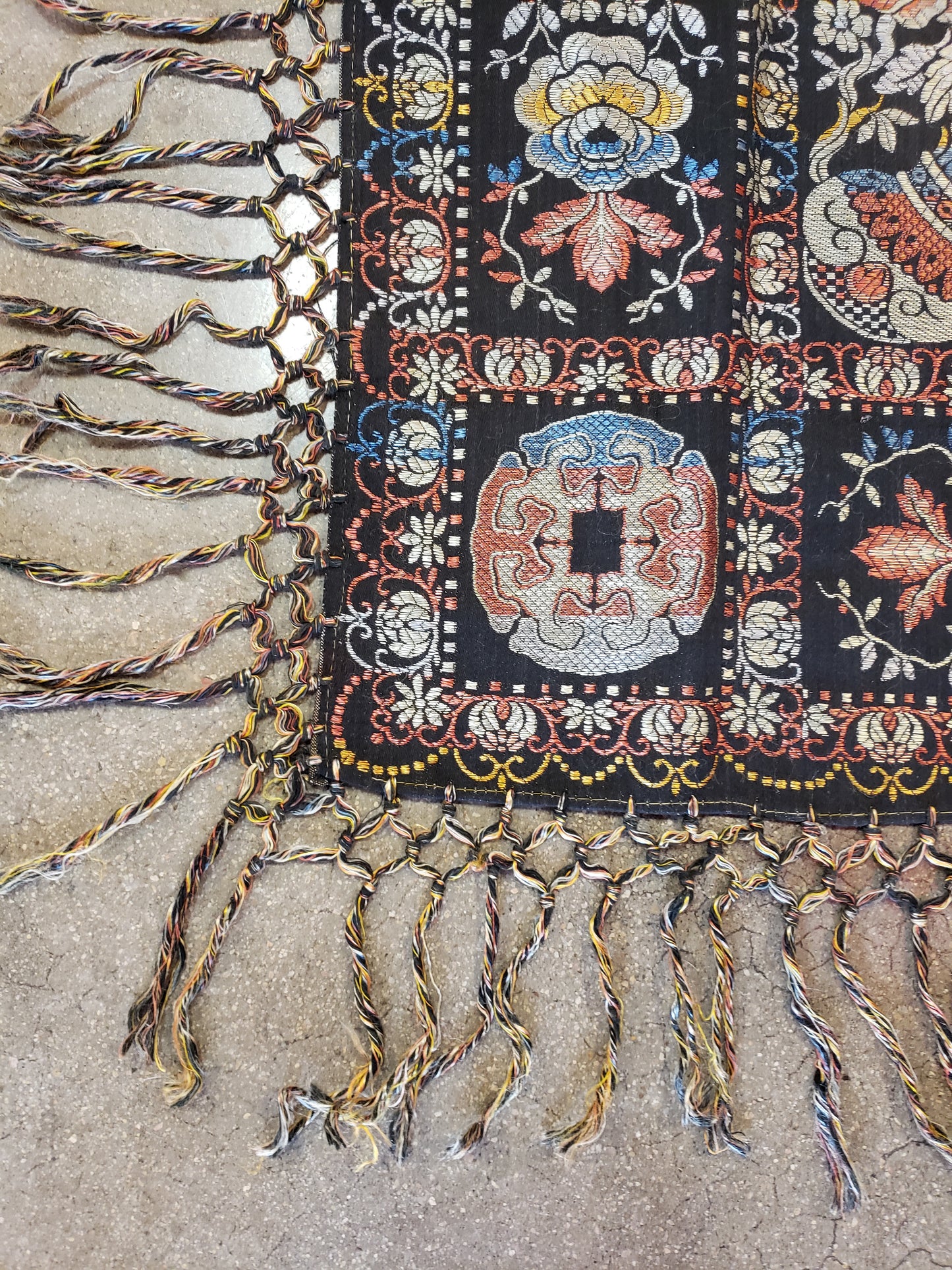 Vintage fringed boho brocade shawl/tablecloth/tapestry