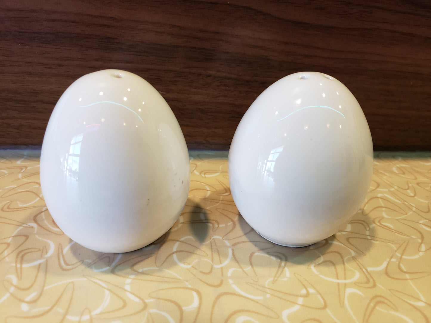 1950s Egg shaped salt pepper shaker set