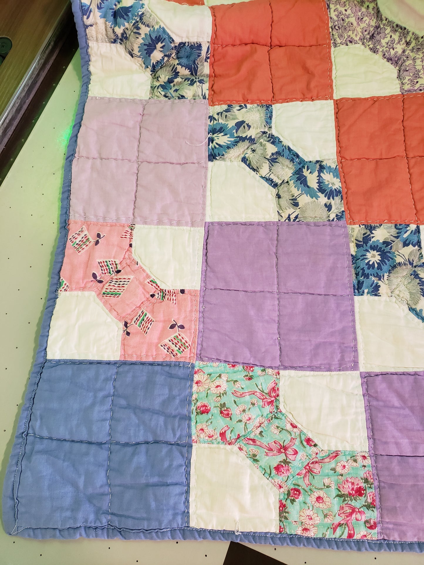 Vintage hand quilted throw BOWTIE design 73 x 64"