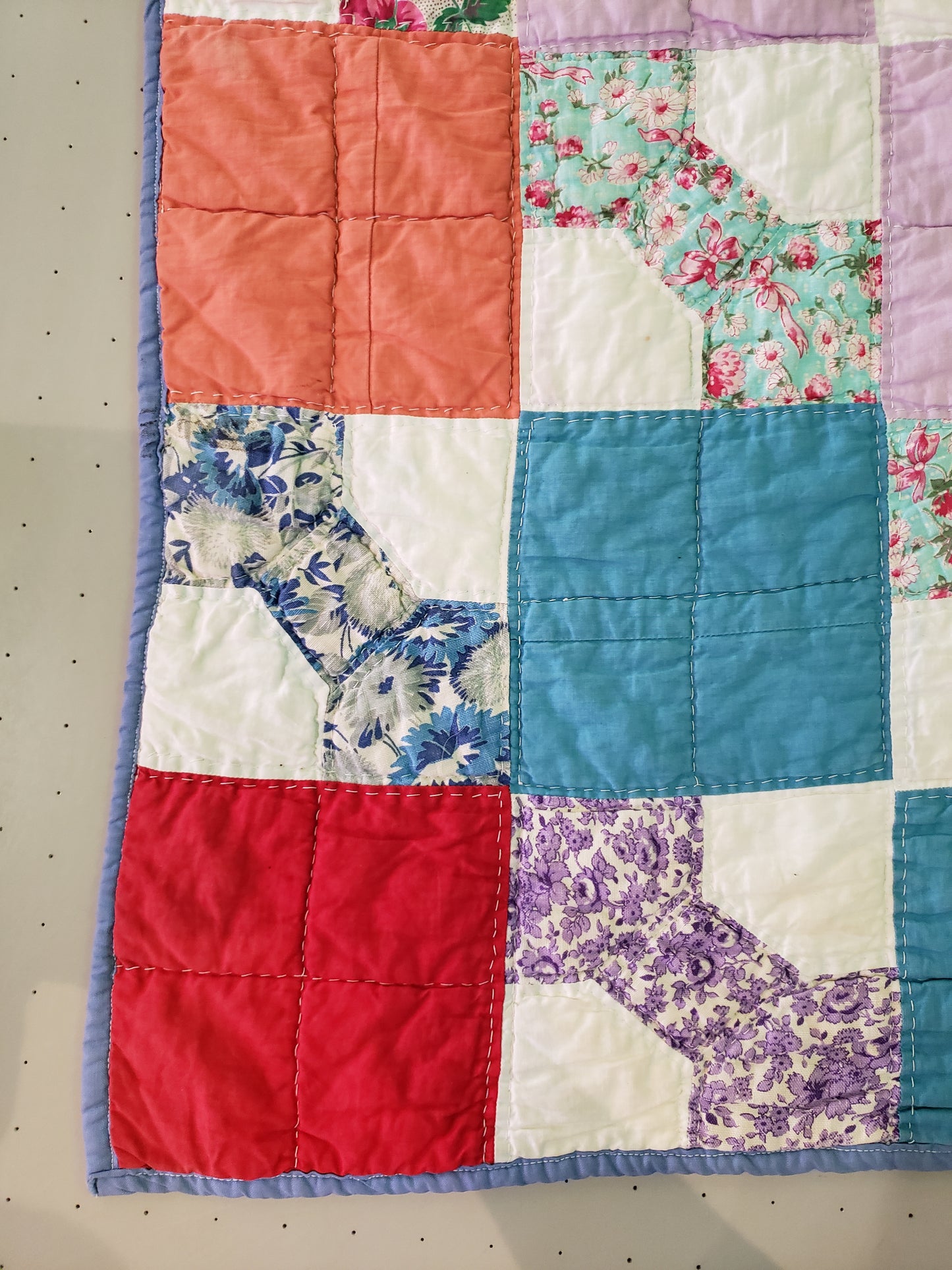 Vintage hand quilted throw BOWTIE design 73 x 64"