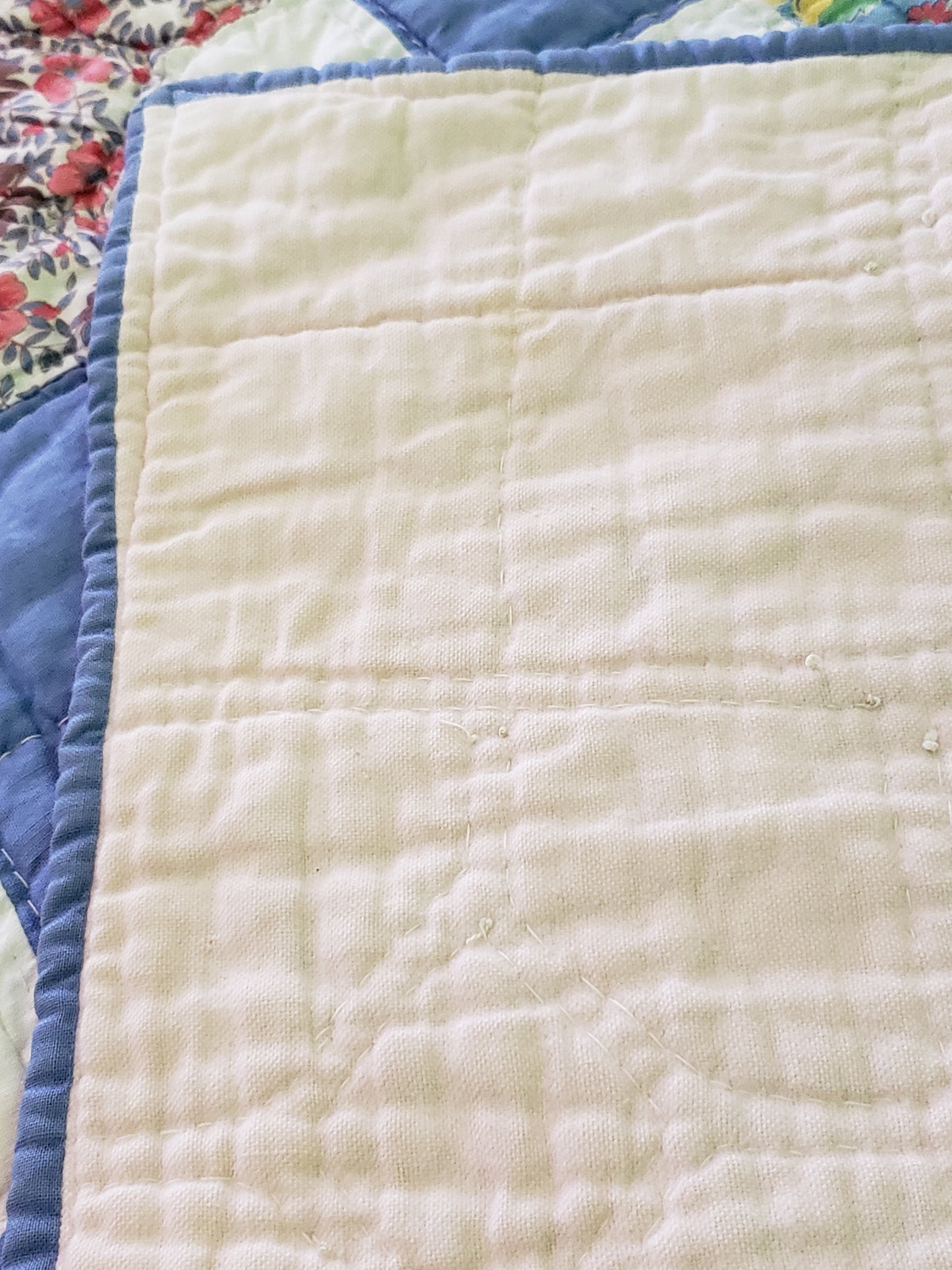 Vintage hand quilted throw BOWTIE design 73 x 64"