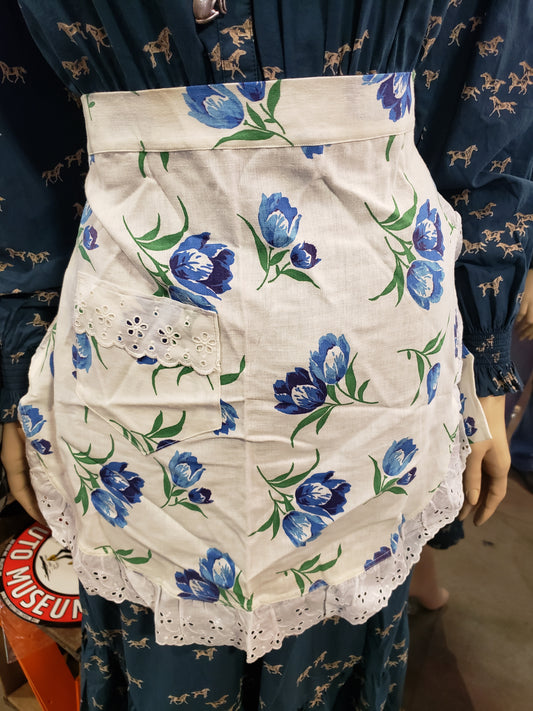 Blue white floral vintage apron with eyelet trim and pocket