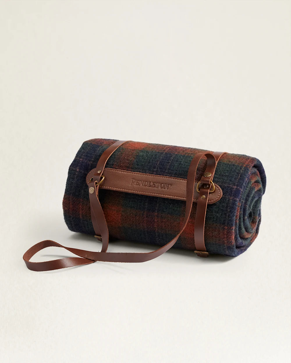 PENDLETON MOTOR ROBE THROW WITH LEATHER CARRIER- JACKSONVILLE PLAID