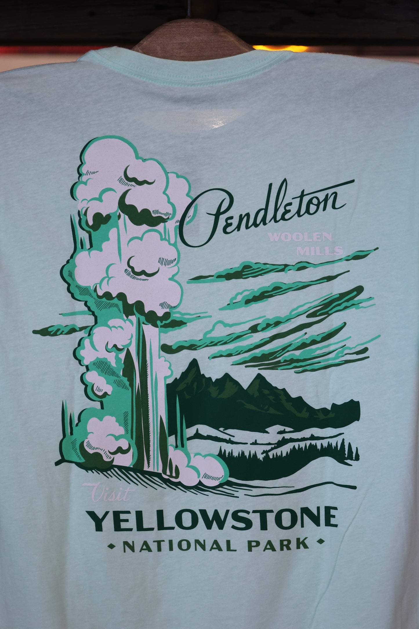 PENDLETON MEN'S YELLOWSTONE GRAPHIC TEE