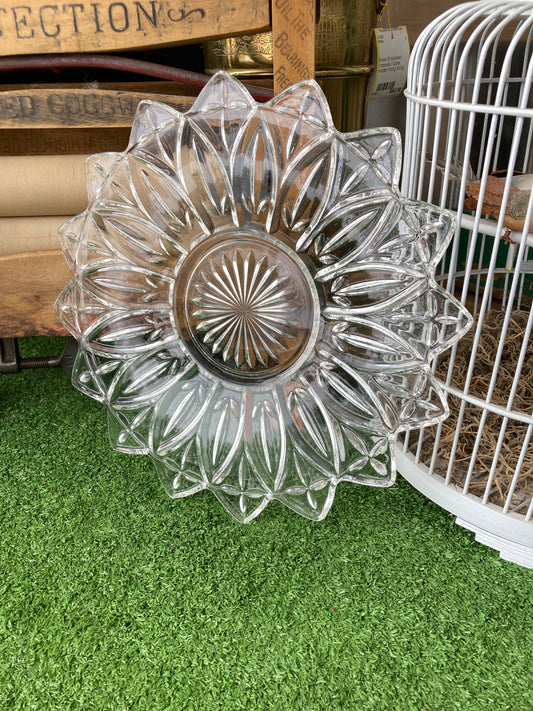 Federal Glass Petal Sandwich Plate