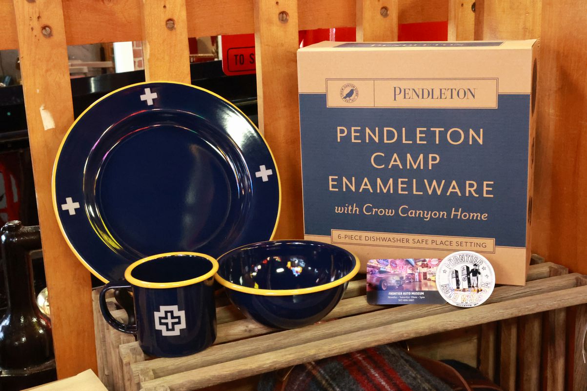 Pendleton Camp Enamelware Set Navy Cross
