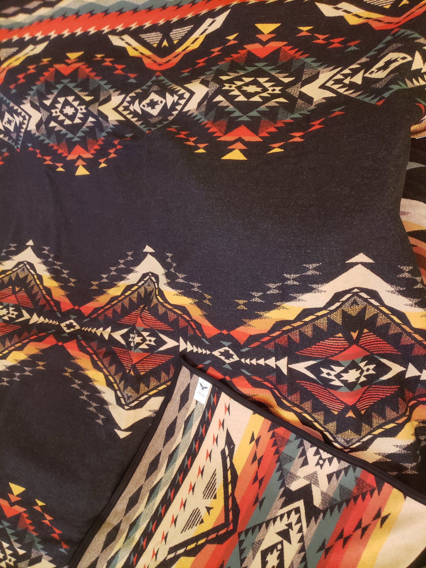 Pendleton Jacquard Unnapped Robe in Bridge Creek pattern – Frontier Relics