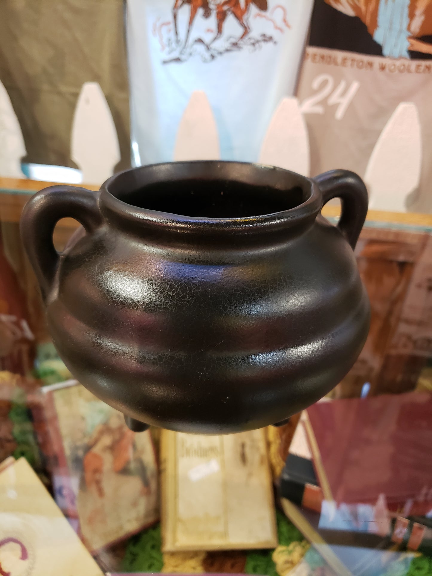Roseville Black bean Pot