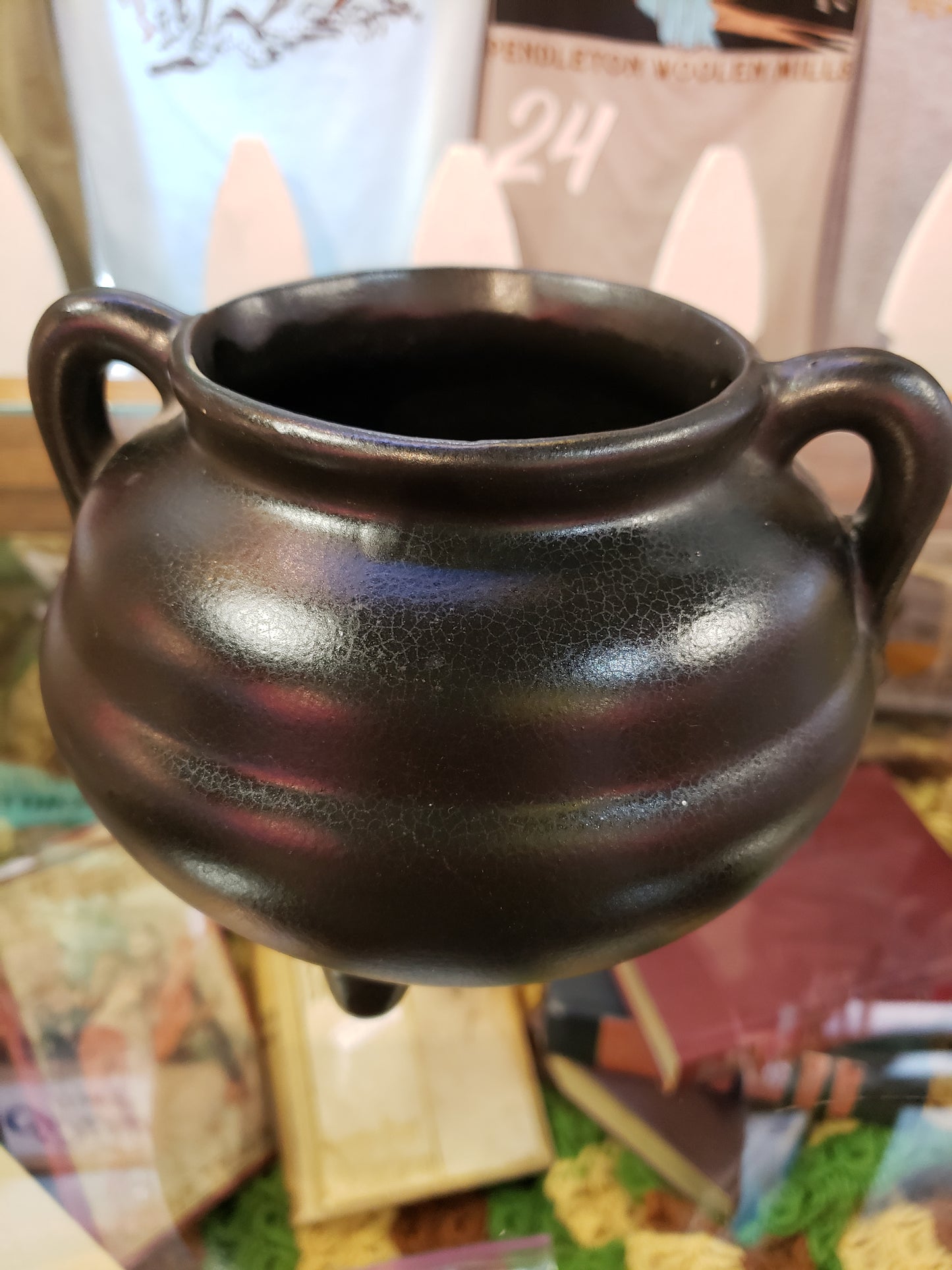 Roseville Black bean Pot