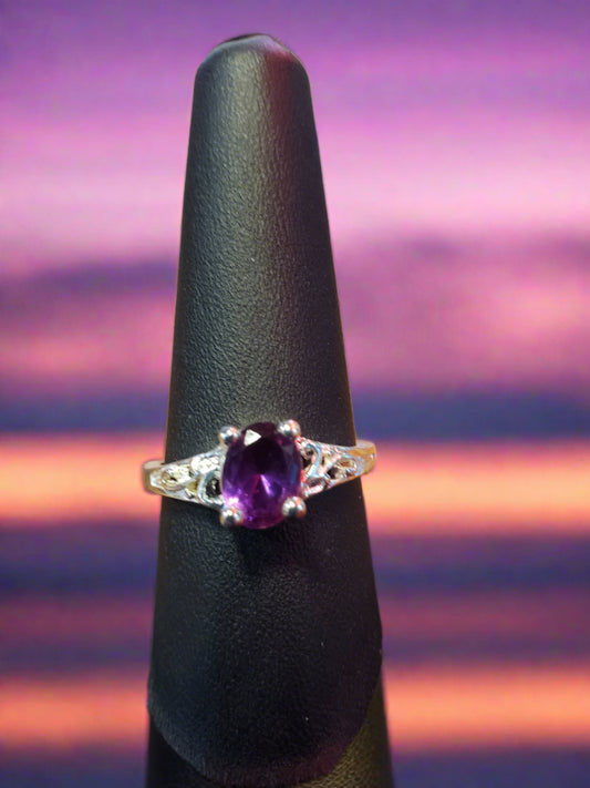 .925 Sterling ring with purple gem size 8.5