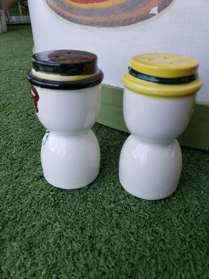 Vintage Couple Salt Pepper Shaker set