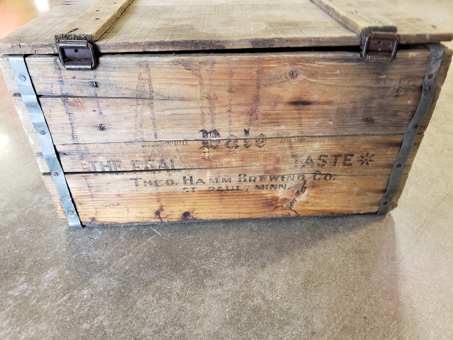 HAMM Brewing vintage wooden trunk