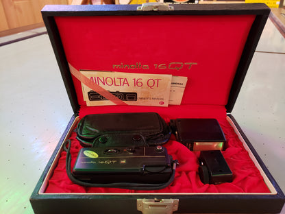 Minolta 16 QT Camera  Kit