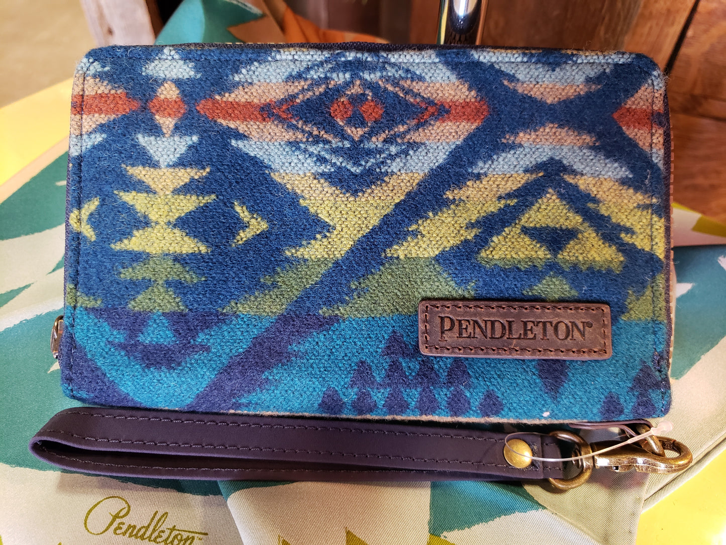 Pendleton Smart Phone Wallet in Diamond Desert pattern