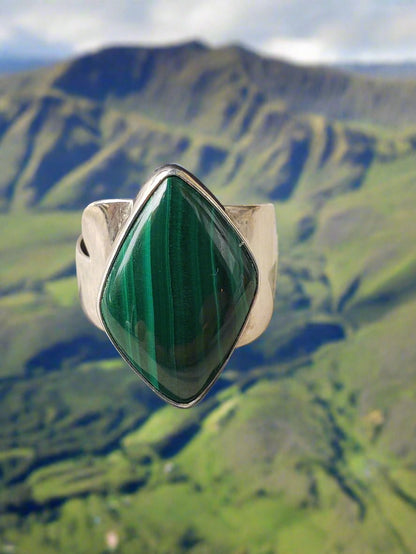 .925 Malachite ring  size 7.5