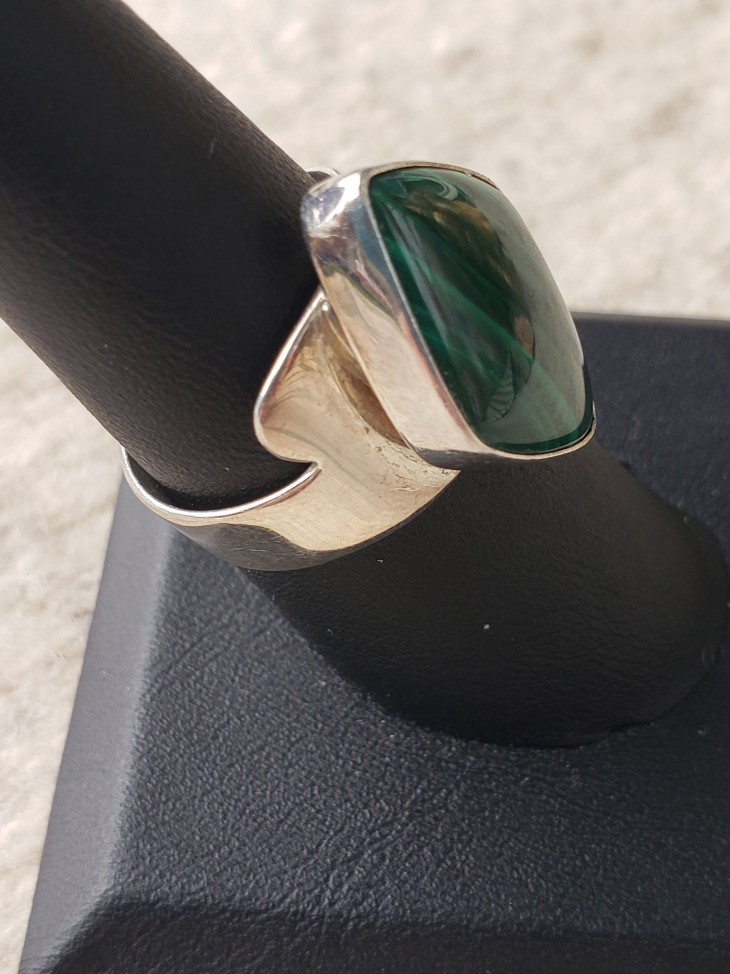 .925 Malachite ring  size 7.5