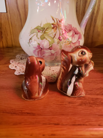 Chipmunk salt pepper shaker set