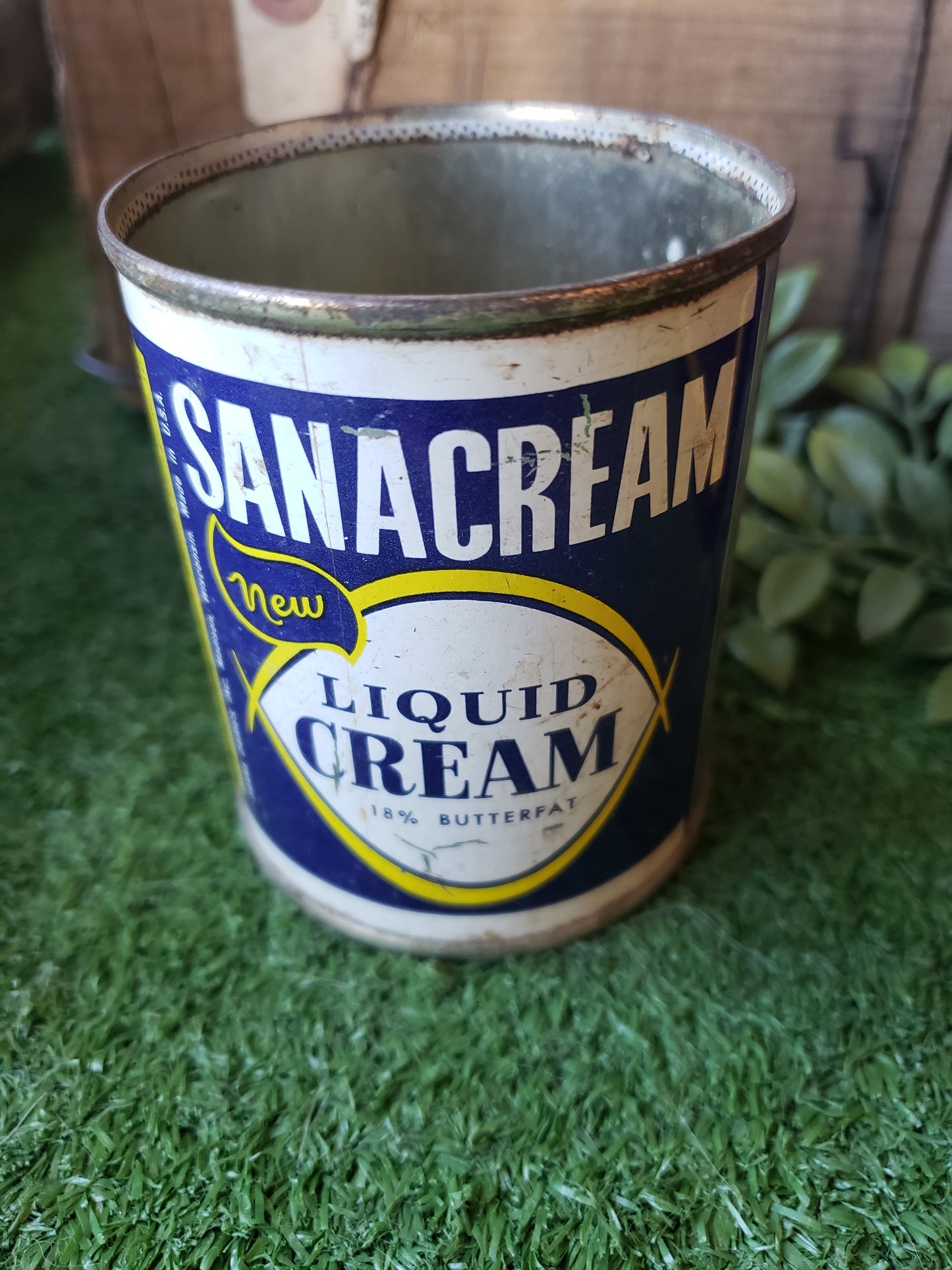 Sanacream Liquid Cream tin (no lid)