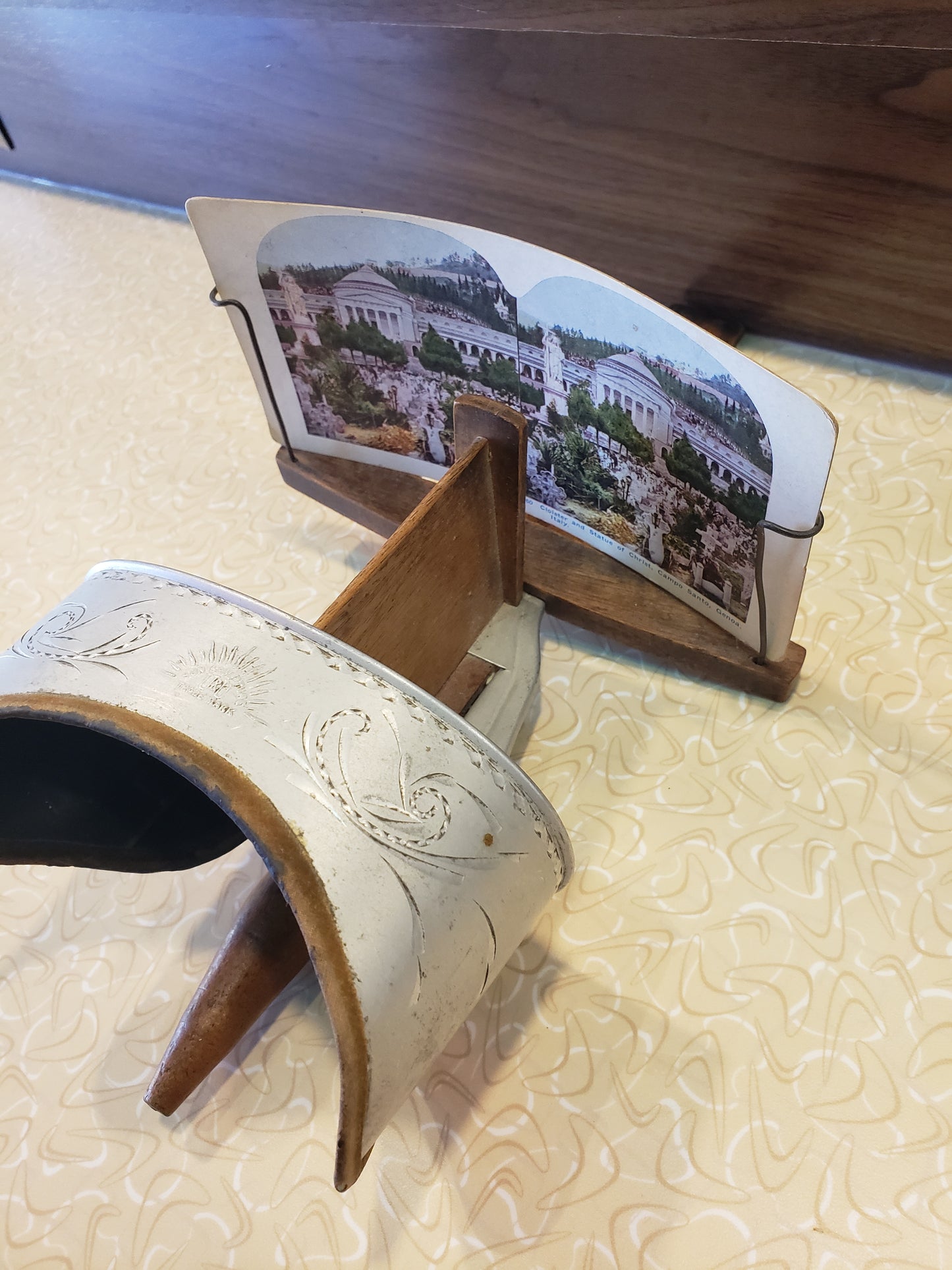 1901 Underwood & Underwood Stereoscope, 70 cards