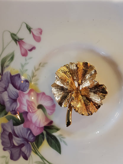 14K Yellow Gold Pansy flower shaped brooch