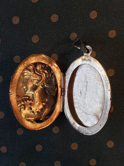 Sterling Silver cameo style locket