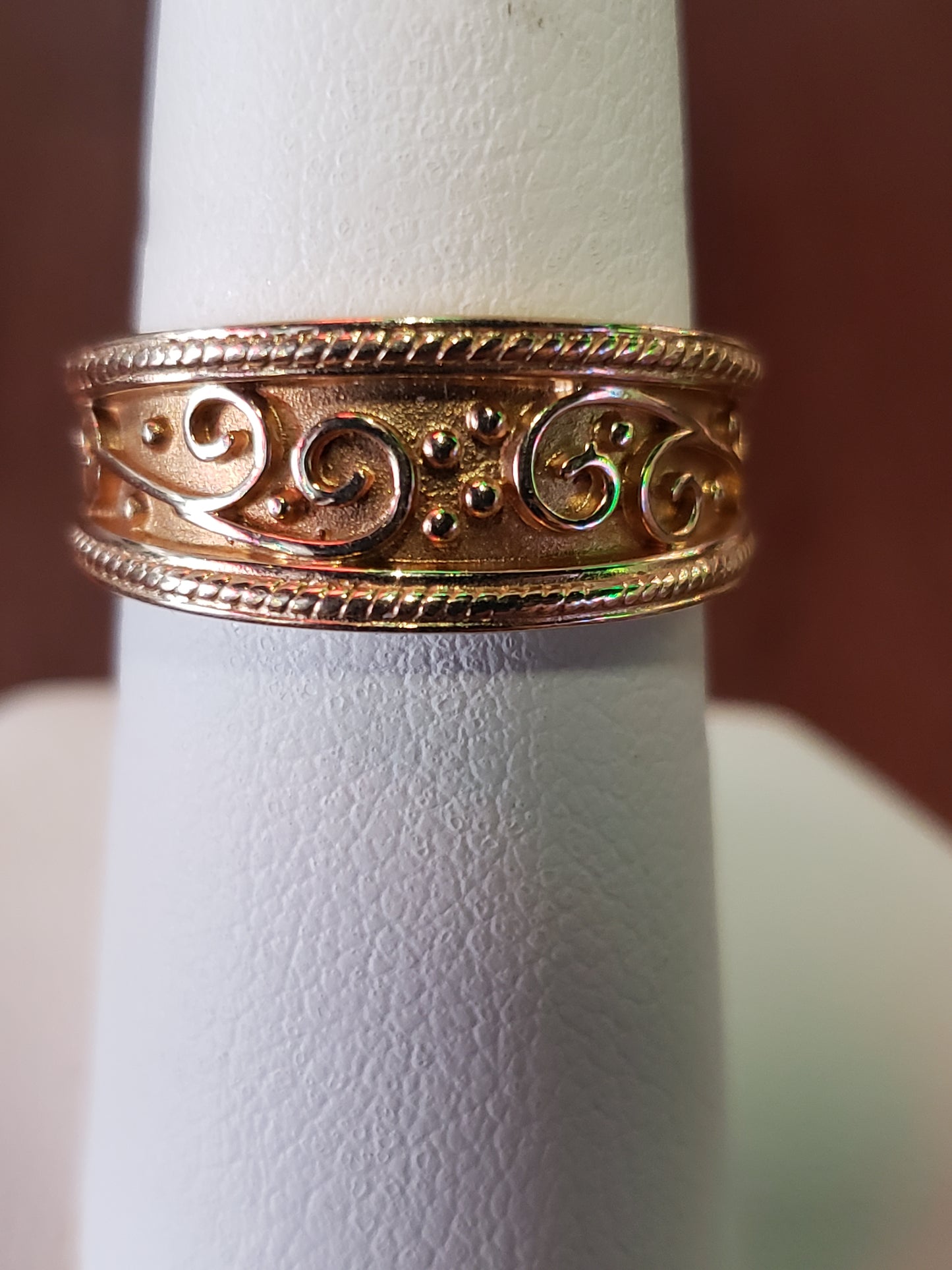 14K yellow gold scroll band ring