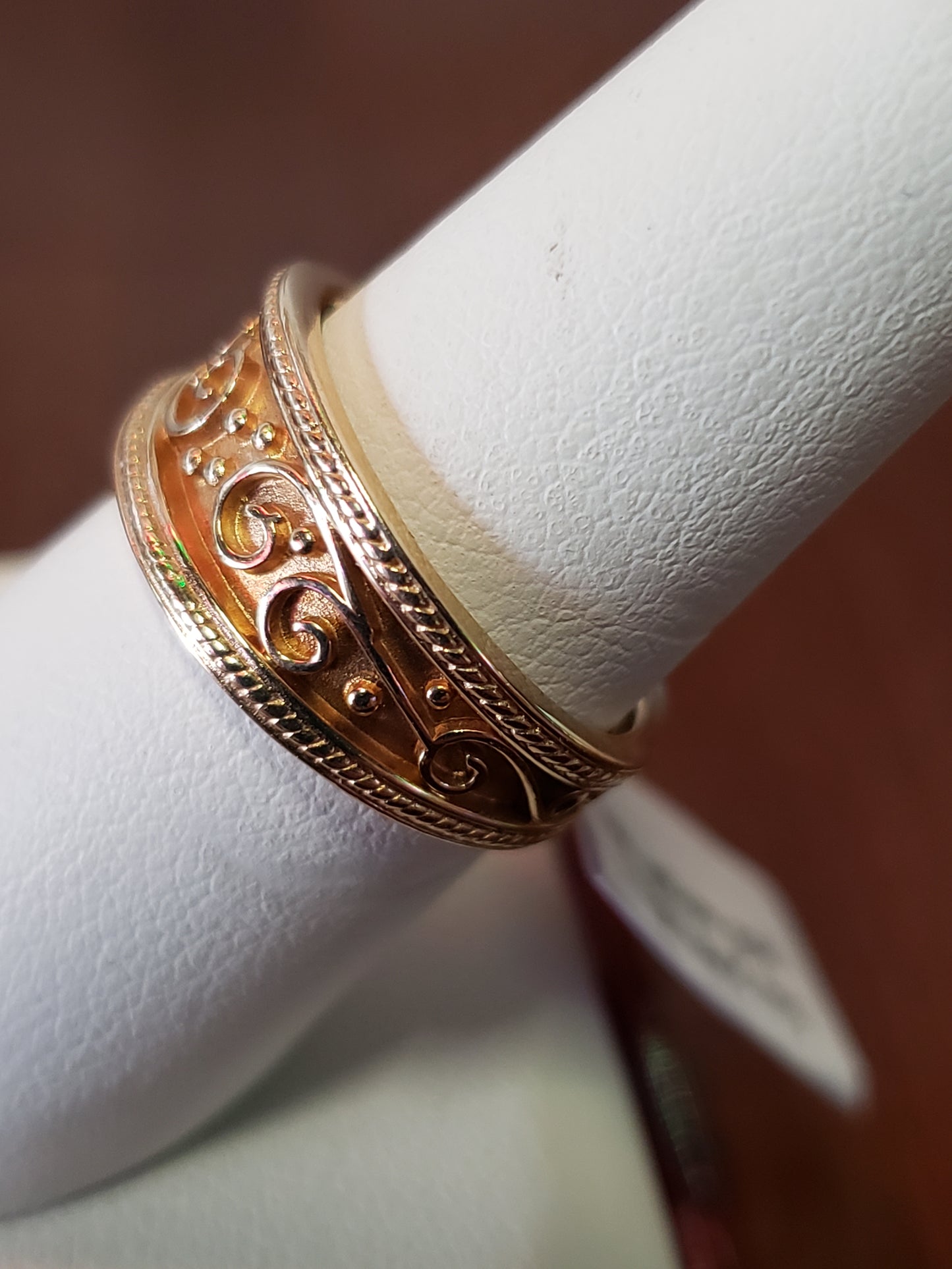 14K yellow gold scroll band ring