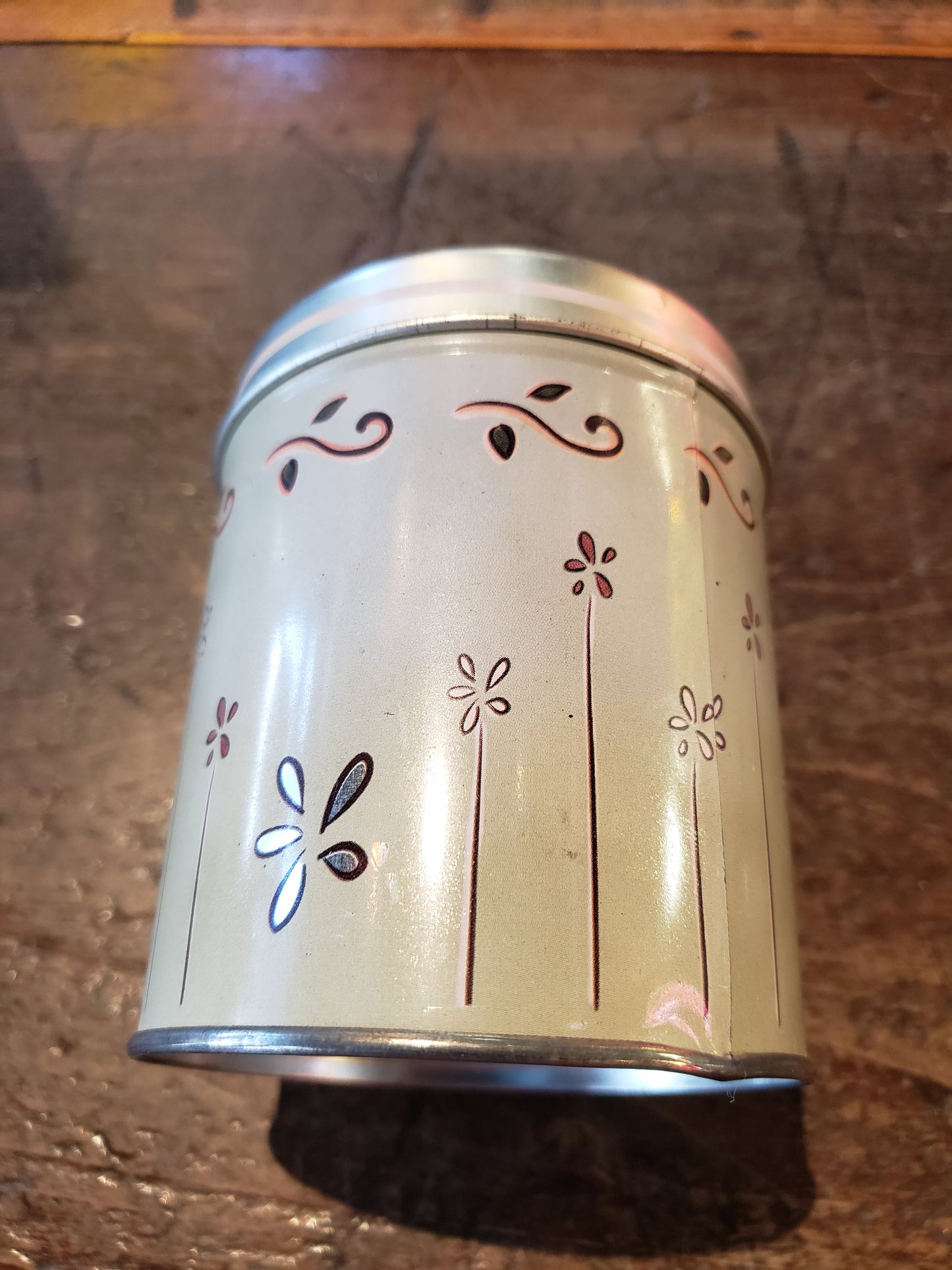 Green floral vintage tin