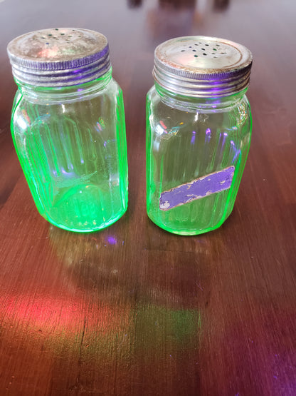 Green Hoosier shaker set (Uranium Glass)