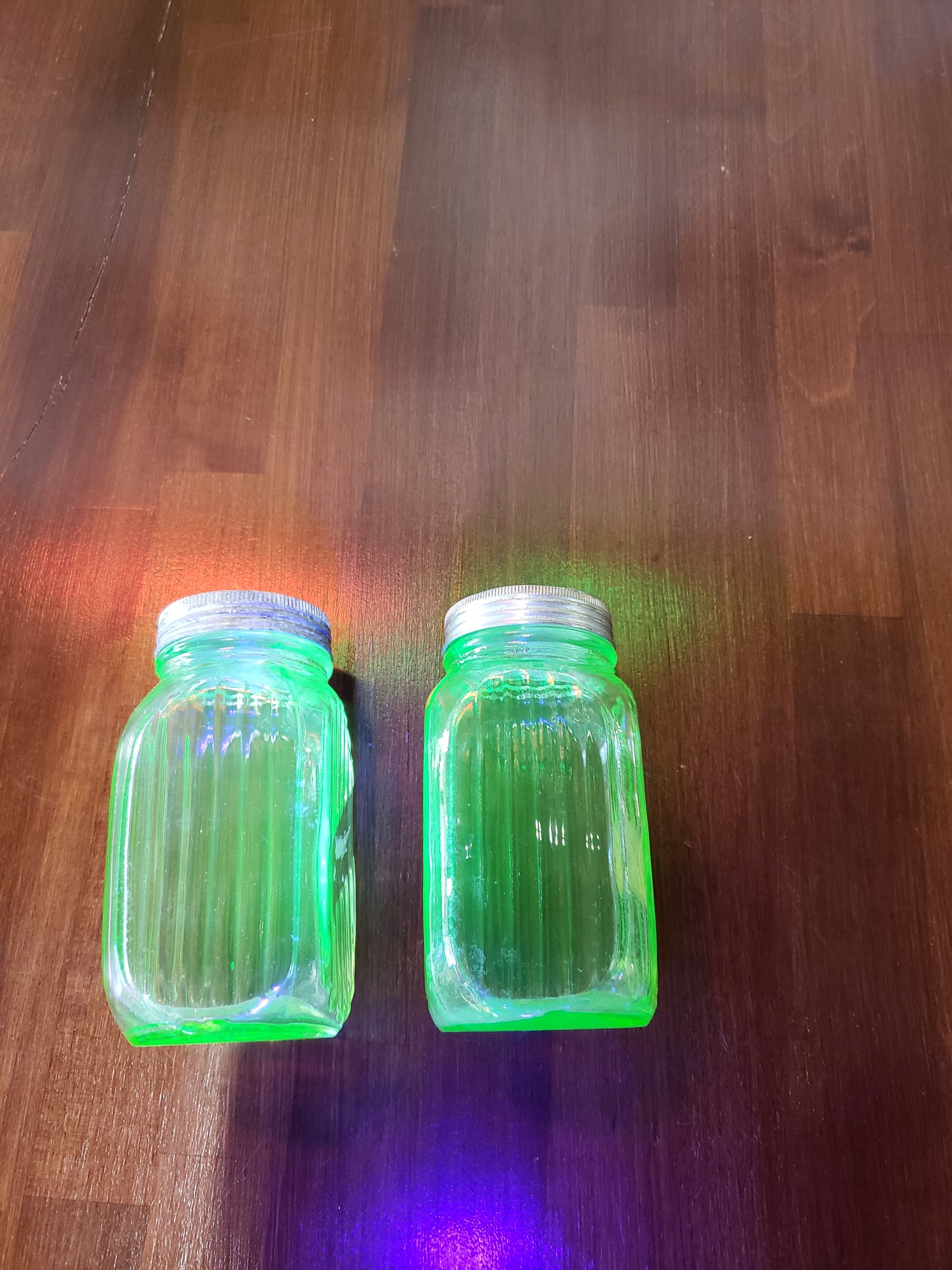 Green Hoosier shaker set (Uranium Glass)