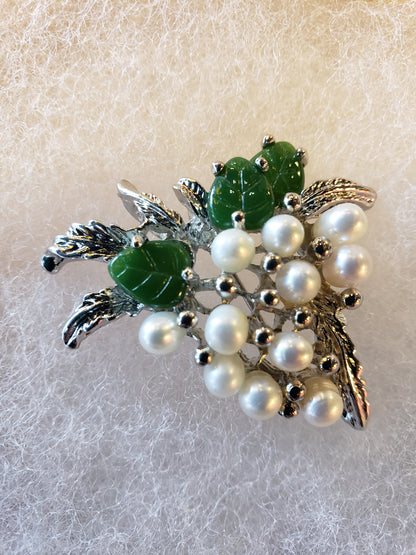 Vintage brooch jade cluster with white beads