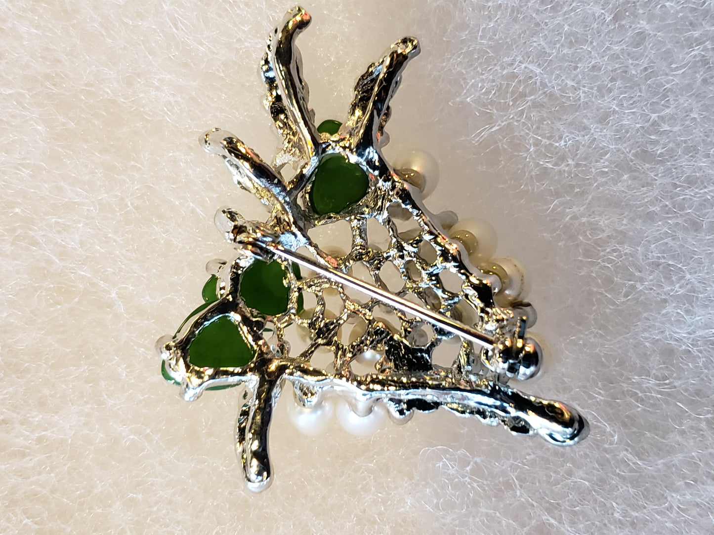 Vintage brooch jade cluster with white beads