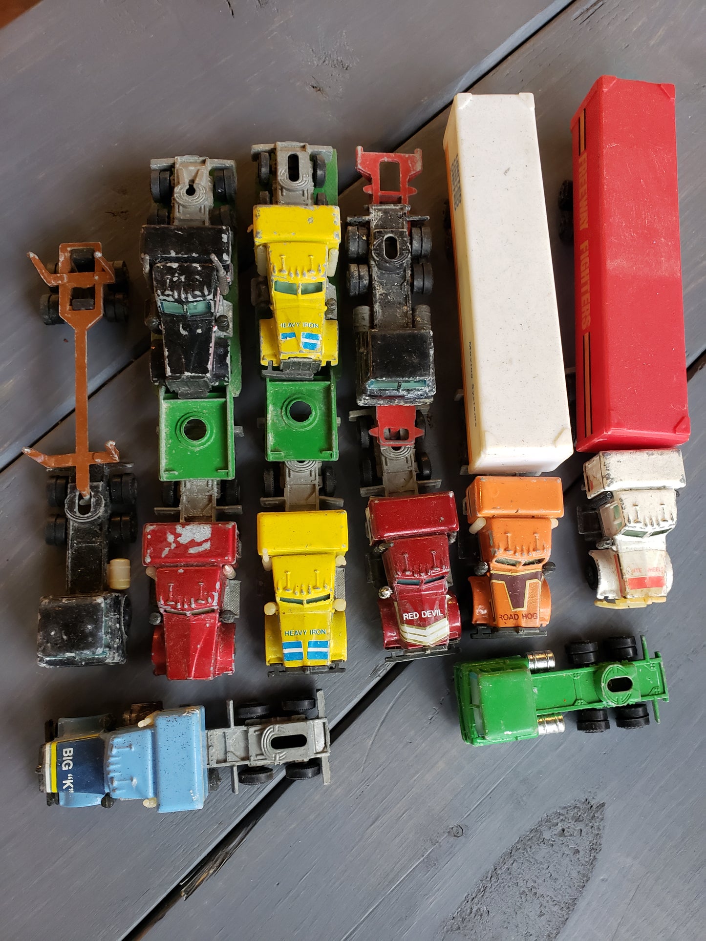 Yatming semi truck and trailer set