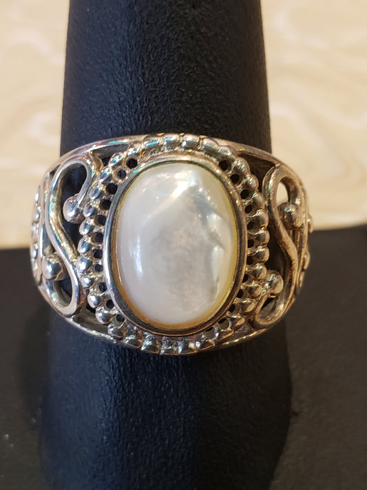 Sterling mother of pearl ring size 9.5