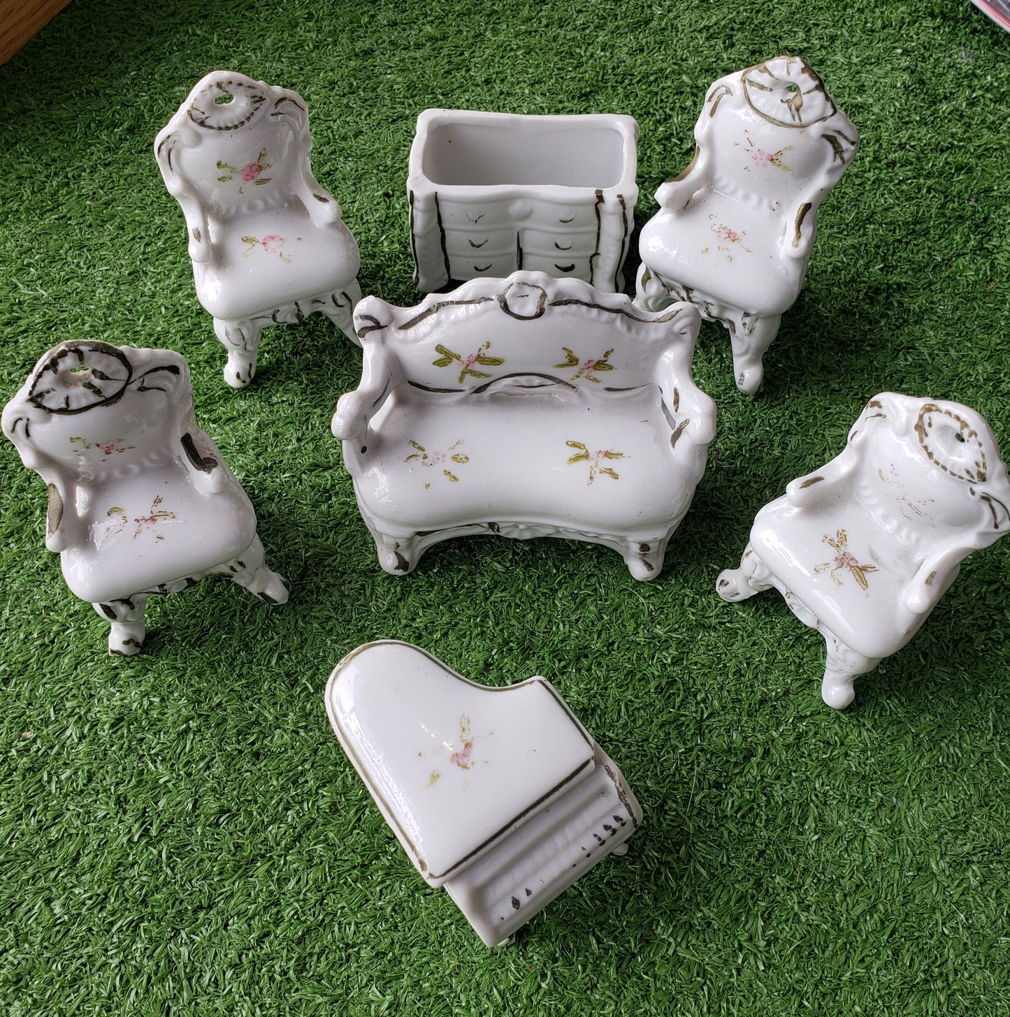 Porcelain Dollhouse Furniture SET 7 pc + lid
